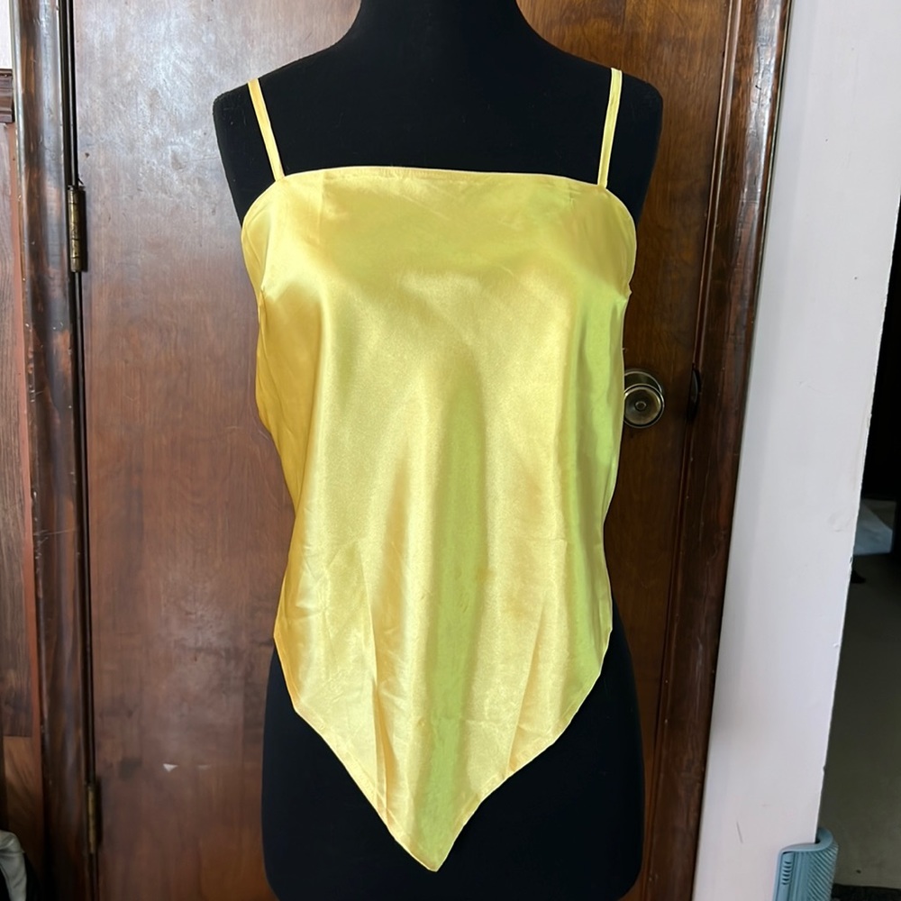 Cute yellow top